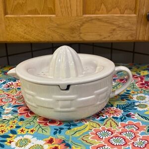 Longaberger Woven Traditions Pottery Juicer-Ivory?